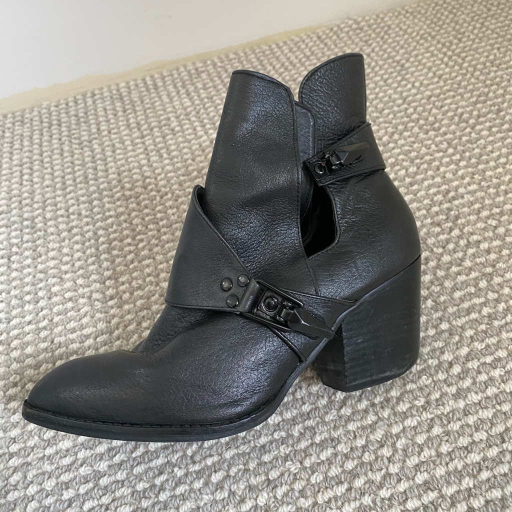 Shellys Shoes!